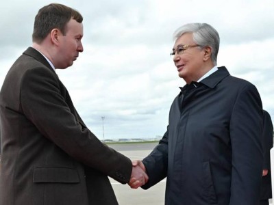 Токаев прибыл в Москву для участия в параде Победы.