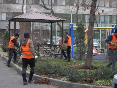 В Алматы будут штрафовать подрядчиков за плохую уборку дворов и улиц.