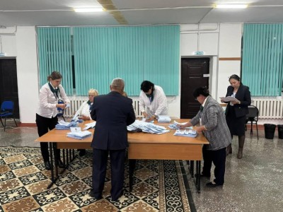 В селе Улькен участие в референдуме приняли 97% избирателей.