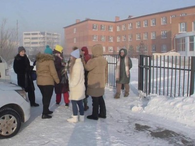 Протесты родителей в Астане: борьба за возвращение в историческое здание школы.