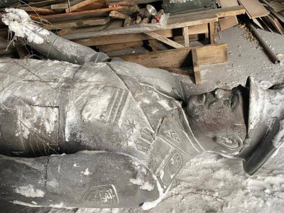 Перемещение памятника Нурсултану Назарбаеву в Астане.