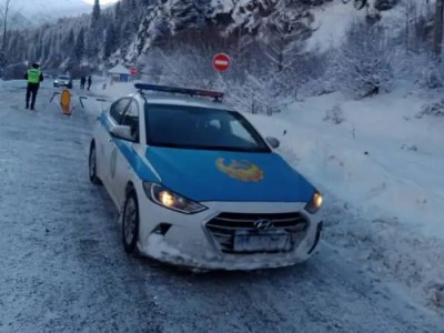 Новости погоды: дороги закрыты и блокпосты в горах Алматы.