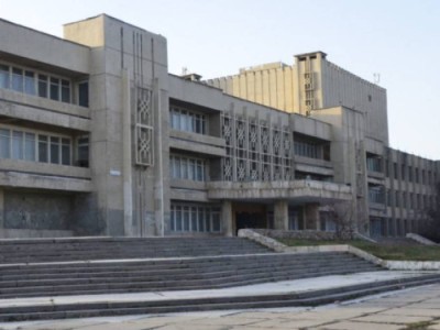 Смертельное обрушение в заброшенном дворце бывшего олигарха в Шымкенте .