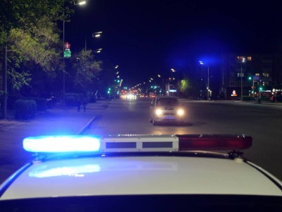 Водитель с поддельными номерами вез 36 человек в автобусе.
