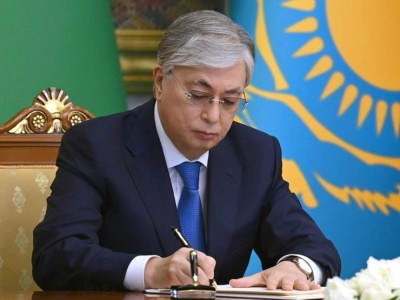 Токаев подписал запрет на въезд педофилам и экстремистам.
