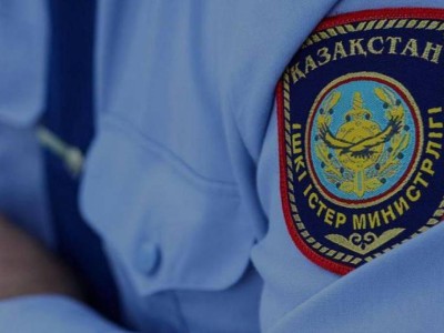 Полицейского начальника в Шымкенте обвинили в изнасиловании.