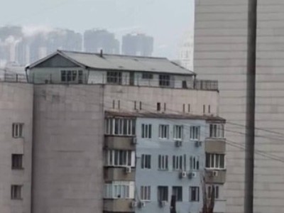 Дом на крыше многоэтажки в Алматы: акимат судится с хозяином.