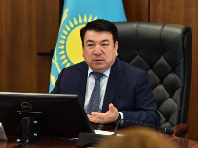 “Заколол шампуром“. Министр заступился за директора школы.