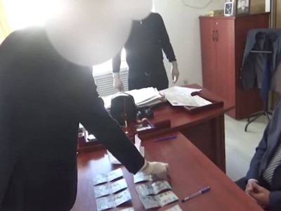 Глава департамента экологии по Жамбылской области отделался штрафом за взятку.