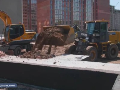 Жилой комплекс сносят в Астане.