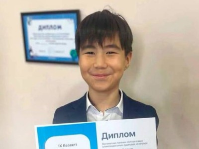 17 тысяч слов в минуту читает школьник из Мангистауской области.