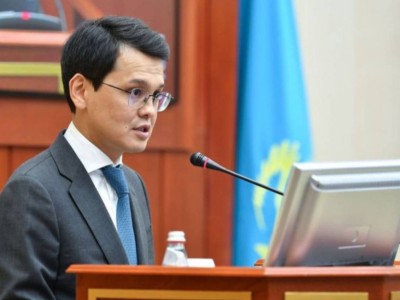 Министр Мусин: работающий казахстанец не должен тратить столько интернета.
