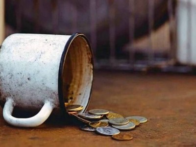 В стране растет доля людей, живущих ниже прожиточного минимума.