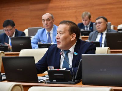 Расследование Козачкова: как Болатбек Нажметдинұлы с судимостью стал депутатом