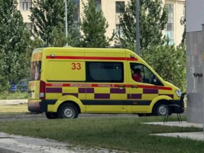 Казахстанских водителей начали учить “уважать“ скорую помощь