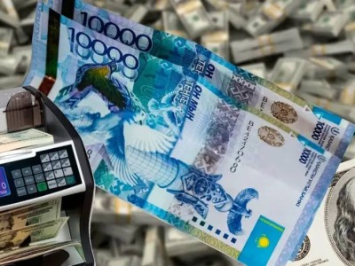 Доллар держится на уровне 545 тенге в обменниках