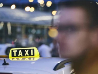 В Шымкенте таксист схватил американскую туристку за интимное место