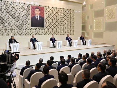 "Под портретом Бердымухамедова". Токаев встретился с лидерами Центральной Азии