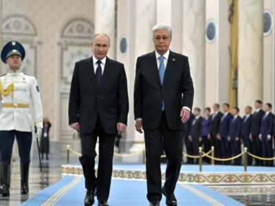Путин рассказал Токаеву подробности переговоров на Аляске