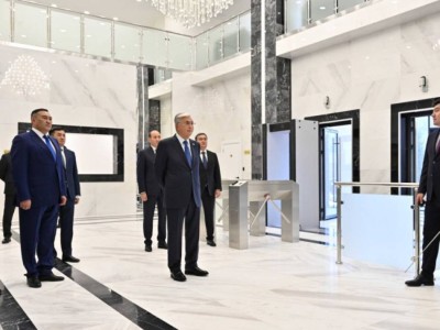 Токаев осмотрел новое здание ДКНБ в Астане