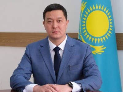 Скандал с кошельком и отставка: аким Бостандыкского района попрощался с жителями