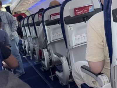 Снова задержали рейс: пассажиры FlyArystan устроили шум в аэропорту Шымкента