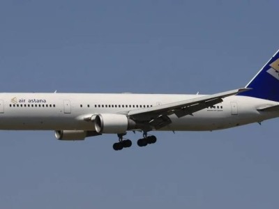 "Жуткие звуки в салоне". Огромный Boeing развернулся на полпути между Алматы в Астаной