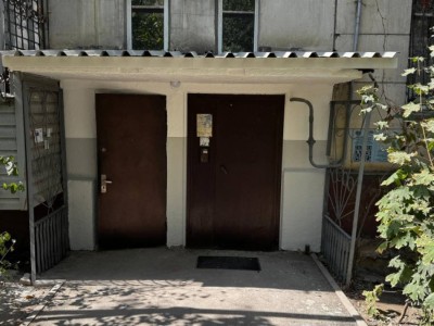 “Потратил 1,5 миллиона и штраф сверху“: алматинец показал подъезд после ремонта