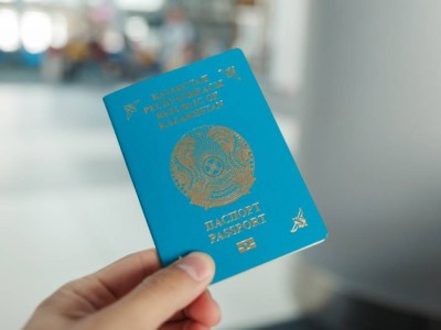 Казахстанец перед вылетом за границу узнал, что его паспорт "удалили" из базы