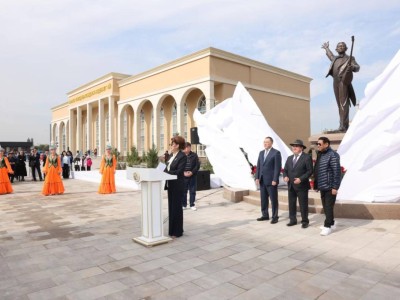 Президент направил поздравление по случаю открытия памятника Нургисе Тлендиеву