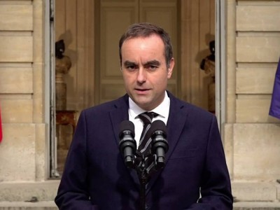 "Проработал меньше месяца". Очередной премьер Франции ушёл в отставку