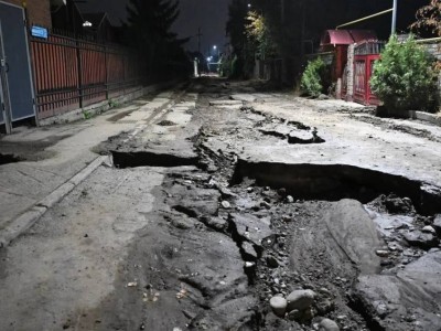 Кого наказали за провалы дороги в Алматы