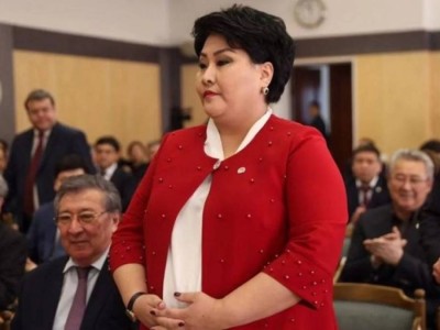 Осуждённая за коррупцию Хаменова была замечена на тое в Атырау