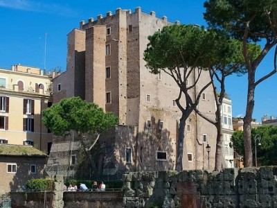 800-летняя башня обрушилась в Риме