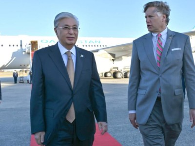 Токаев прилетел в Вашингтон для переговоров с Трампом