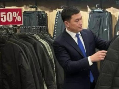 Аким Экибастуза увидел в Instagram шутку про себя и пришел в магазин