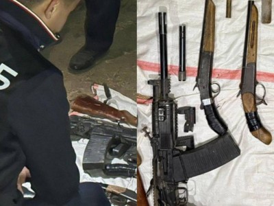 Пехотный огнемёт, автоматы, пистолеты - КНБ показал изъятое оружие