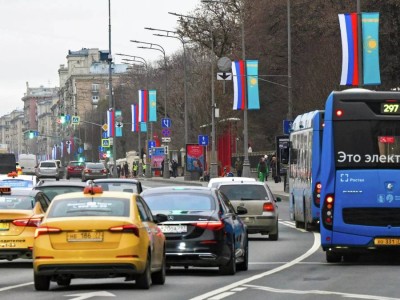 Москву украсили флагами Казахстана и России в преддверии госвизита Токаева
