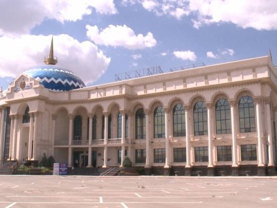 "Тойхана вместо школы". Абсурдное воровство бюджета выявили на юге Казахстана