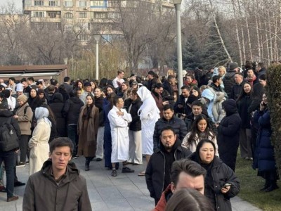 Алматинцы ощутили землетрясение и в халатах выбежали на улицу