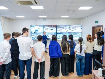 «Закон и порядок»: день открытых дверей провела для школьников столичная прокуратура