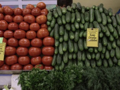 Казахстанцам пообещали огурцы и помидоры по доступным ценам