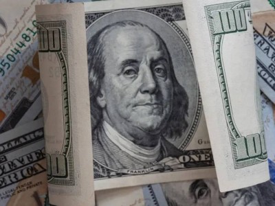 Доллар сильно подешевел в Казахстане