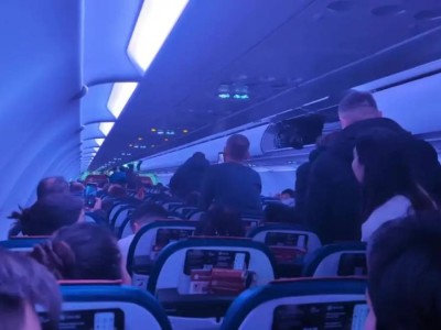 Пилот FlyArystan попытался успокоить испуганных пассажиров, но сделал только хуже