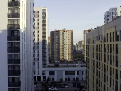 Два человека упали с крыш разных высоток в Астане