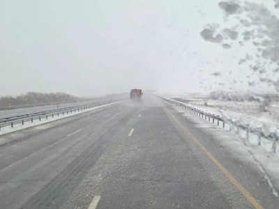 Казахстанцы обсуждают закрытие трасс из-за гололёда: водители предлагают менять подход