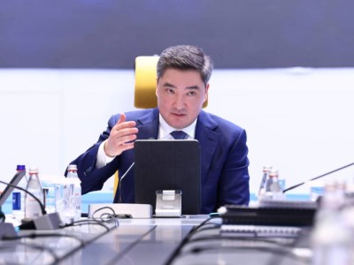 Олжас Бектенов обсудил с экспертами развитие экономики Казахстана