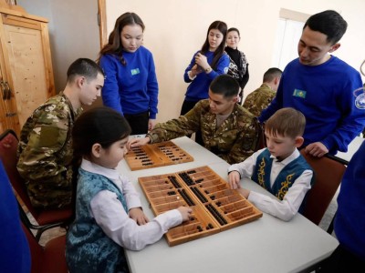 Тогызкумалак для всех: в Семее открылся клуб по обучению национальной игре