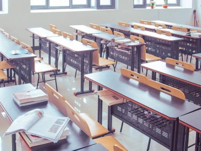 Неизвестные угрожают массовыми убийствами в школах Алматы