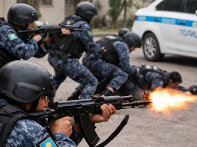 Огонь на поражения открыли полицейские при задержании убийцы в Шымкенте